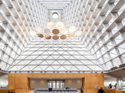 معرفی یکی از نماهای شیشه ای مدرن